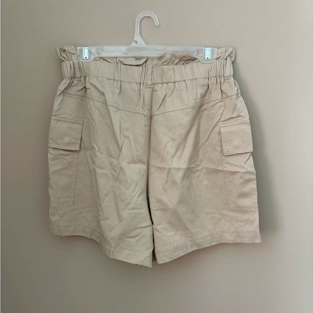 Wonderly High Rise Medium Beige Cargo Shorts with pockets - Picture 3 of 3